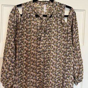 Xhilaration Cold Shoulder 3/4 Sleeve Top